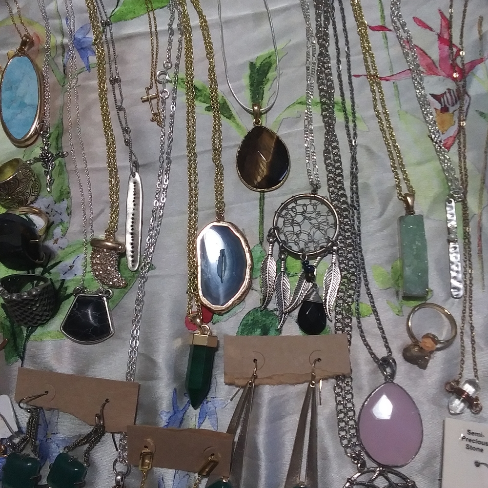 Jewelry - Picture 7 of 8